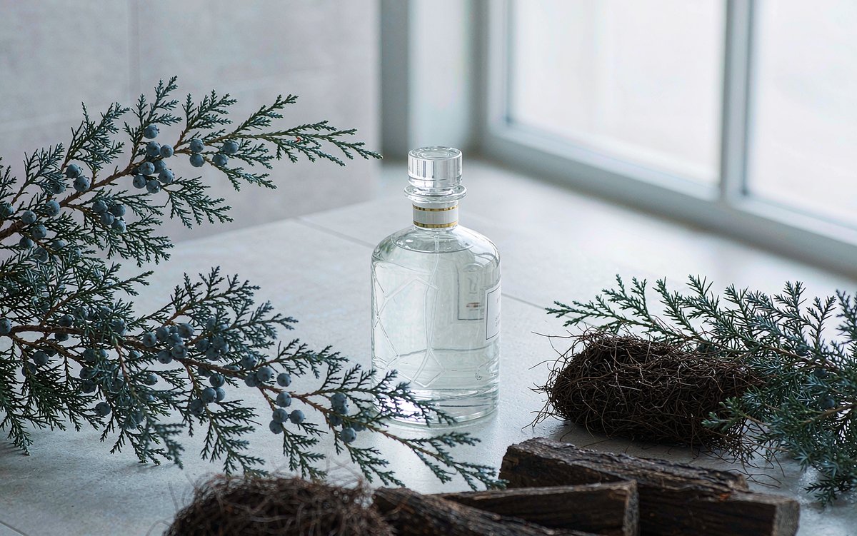 Clean minimalist perfume with juniper and cedarwood